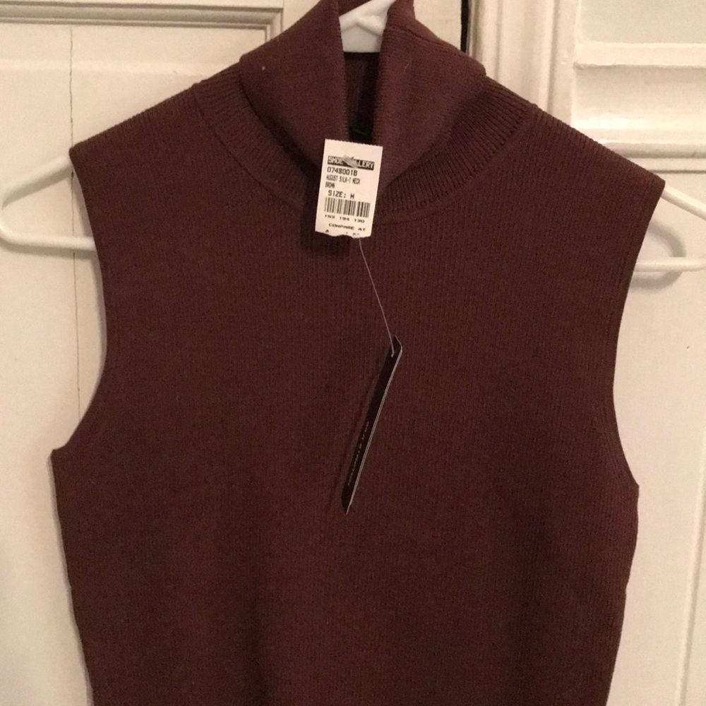 Brown ribbed women’s top, sleeveless